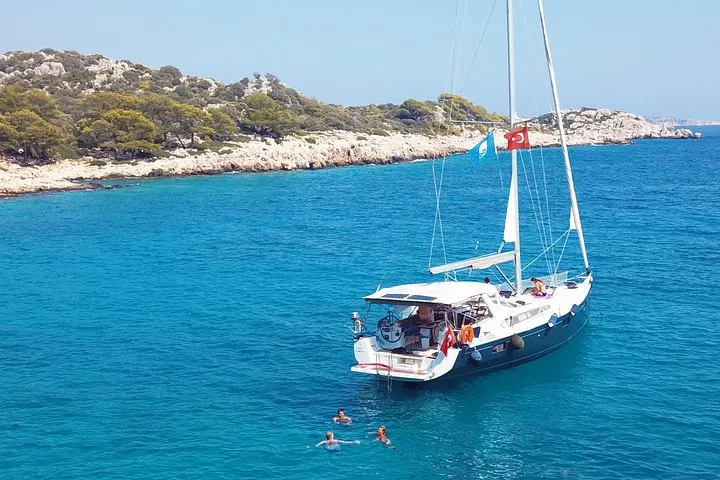 Excursión de un día en velero con patrón y chef privado por las islas de Kas
