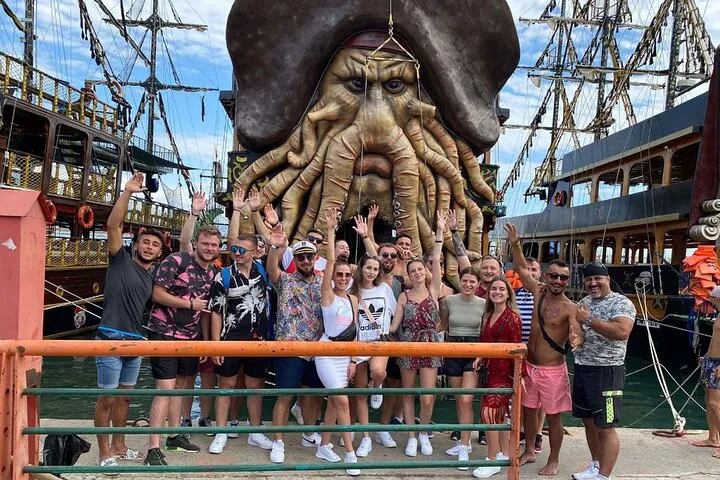 Excursión en barco pirata con todo incluido en Marmaris, con almuerzo a la barbacoa
