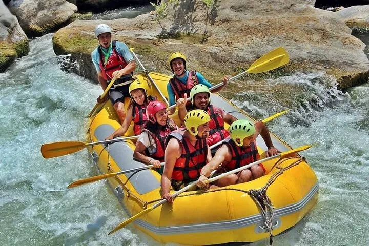 Rafting sul fiume a Fethiye con colazione, pranzo, trasferimento e guida