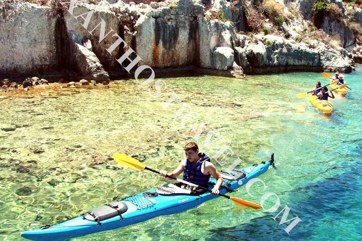 Kayak da mare sopra la città sommersa di Kekova