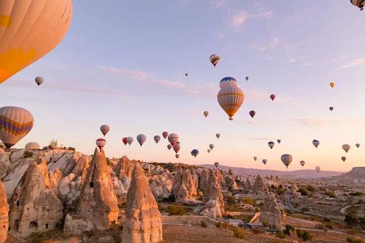 Paseo en globo aerostático al amanecer en Goreme, Capadocia
