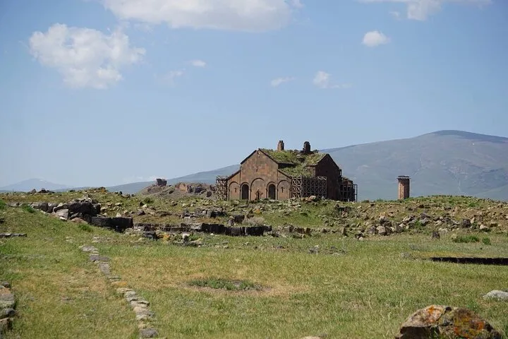 Excursión privada guiada de 2 días con todo incluido a Kars y Ani