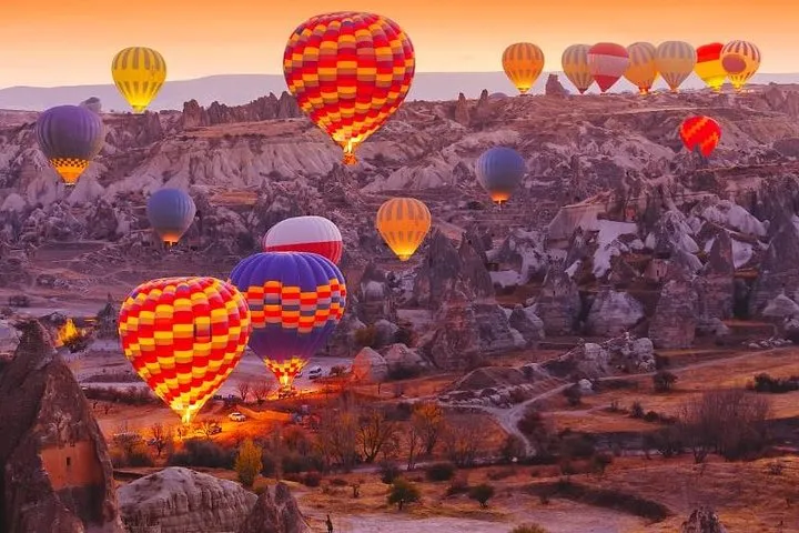 Tour en Globo Aerostático por Capadocia Sobre las Chimeneas de Hadas