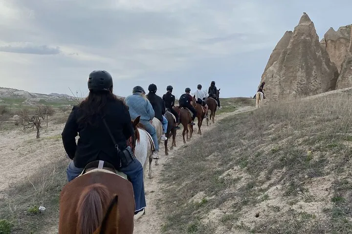 Paseo a Caballo al Atardecer en Capadocia