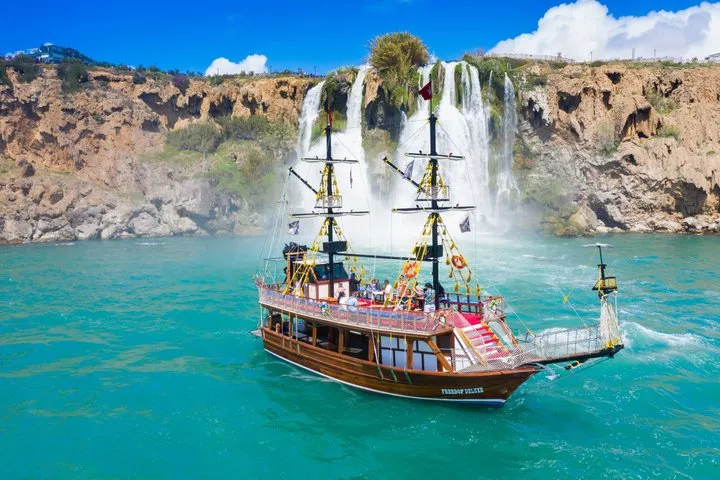 Belek: Excursión en barco a los acantilados de Falez y las cascadas, con almuerzo incluido