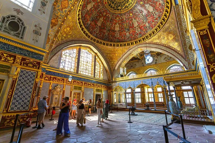 Recorrido en grupo reducido por el Palacio Topkapi y el Harén con entradas