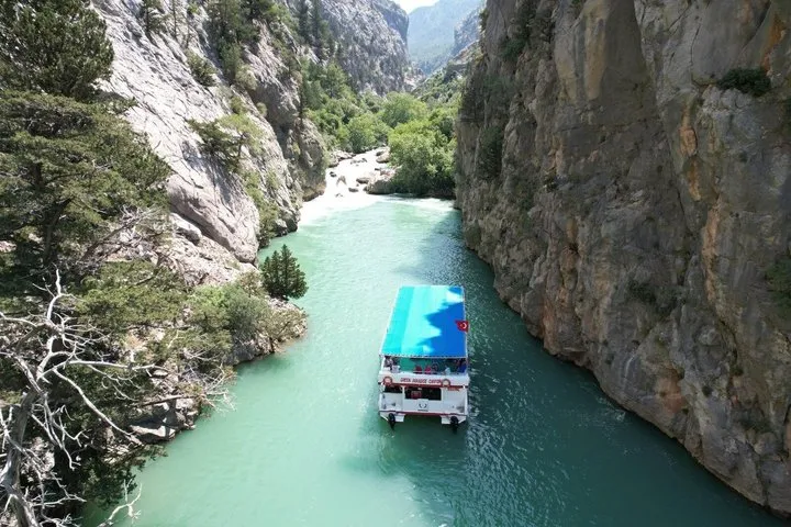 Excursión en barco por el Cañón Verde y el Lago Verde con almuerzo y refrescos