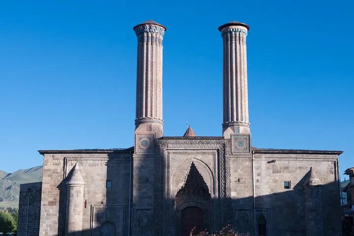 Visita guiada privada a pie con todo incluido por la ciudad de Erzurum