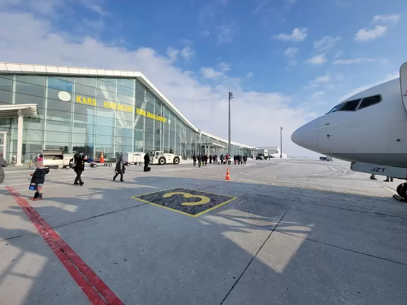 卡尔斯哈拉卡尼机场