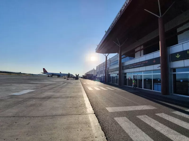 埃尔基莱特机场