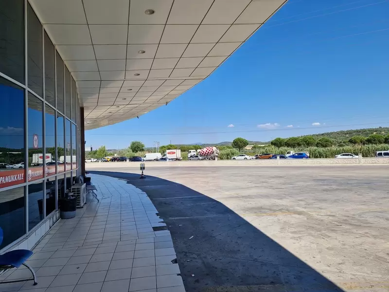 محطة حافلات أيفاليك، باليكسير