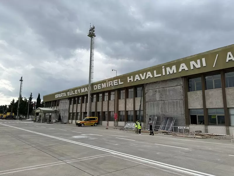 伊斯帕尔塔苏莱曼德米雷尔机场
