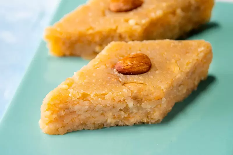 قونية اللوز الحلاوة الطحينية