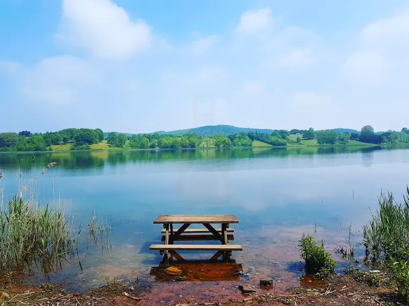 波伊拉兹拉尔湖