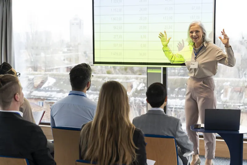 研讨会与讲习班
