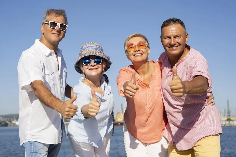 Grupos de viaje (por ejemplo, solteros, personas mayores)
