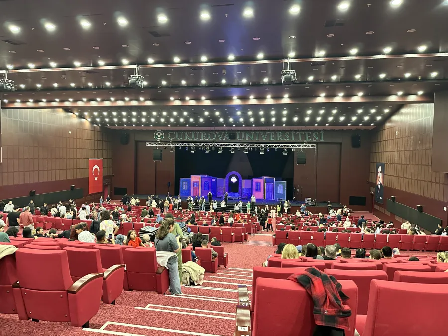 Adana Çukurova Üniversitesi Kongre Salonu