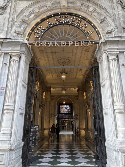 Grand Pera Emek Sahnesi
