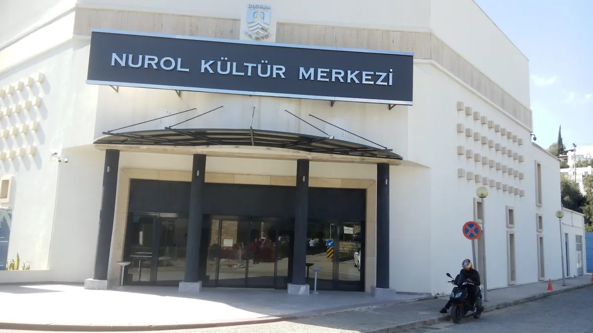 Nurol Kültür Merkezi Bodrum Belediyesi Şehir Tiyatrosu Sahnesi