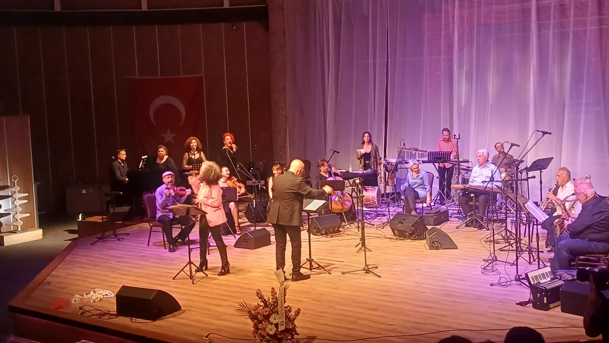 Nurol Kültür Merkezi Bodrum Belediyesi Şehir Tiyatrosu Sahnesi