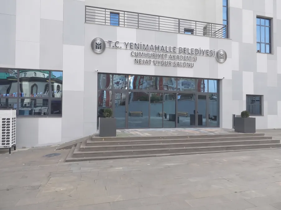 Cumhuriyet Akademisi Nejat Uygur Salonu