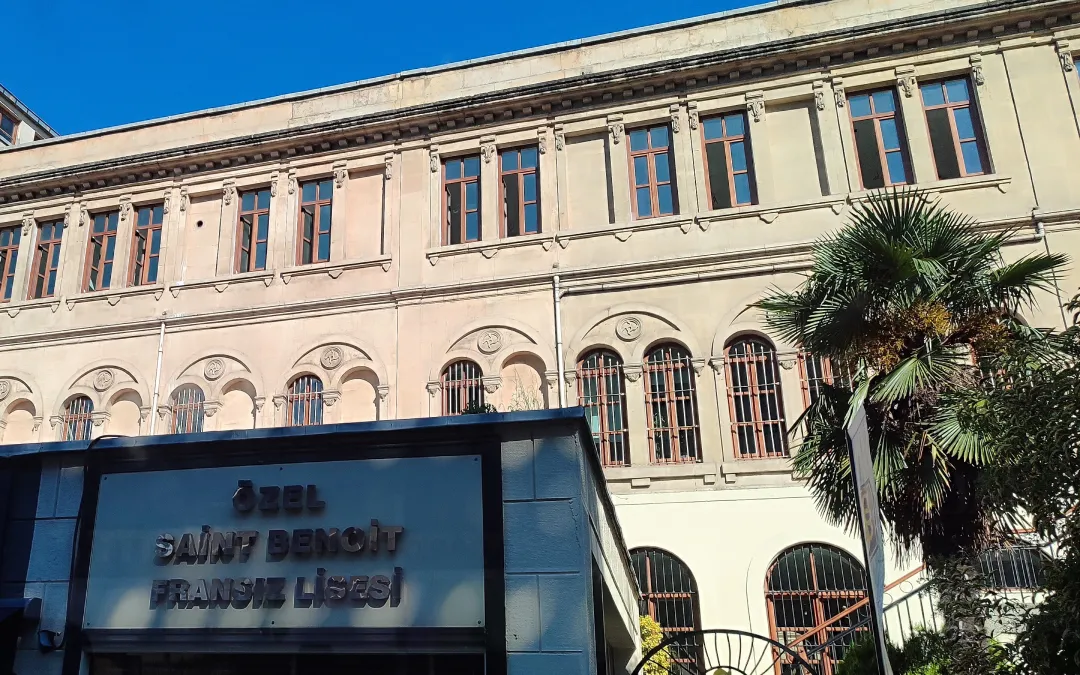 Saint Benoît Fransız Lisesi Silüet Salonu