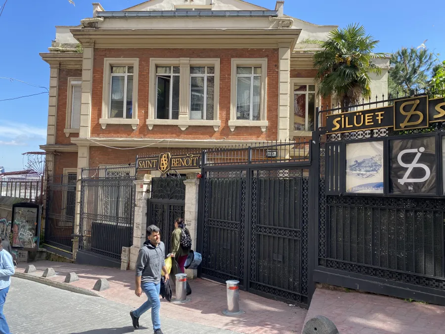 Saint Benoît Fransız Lisesi Silüet Salonu