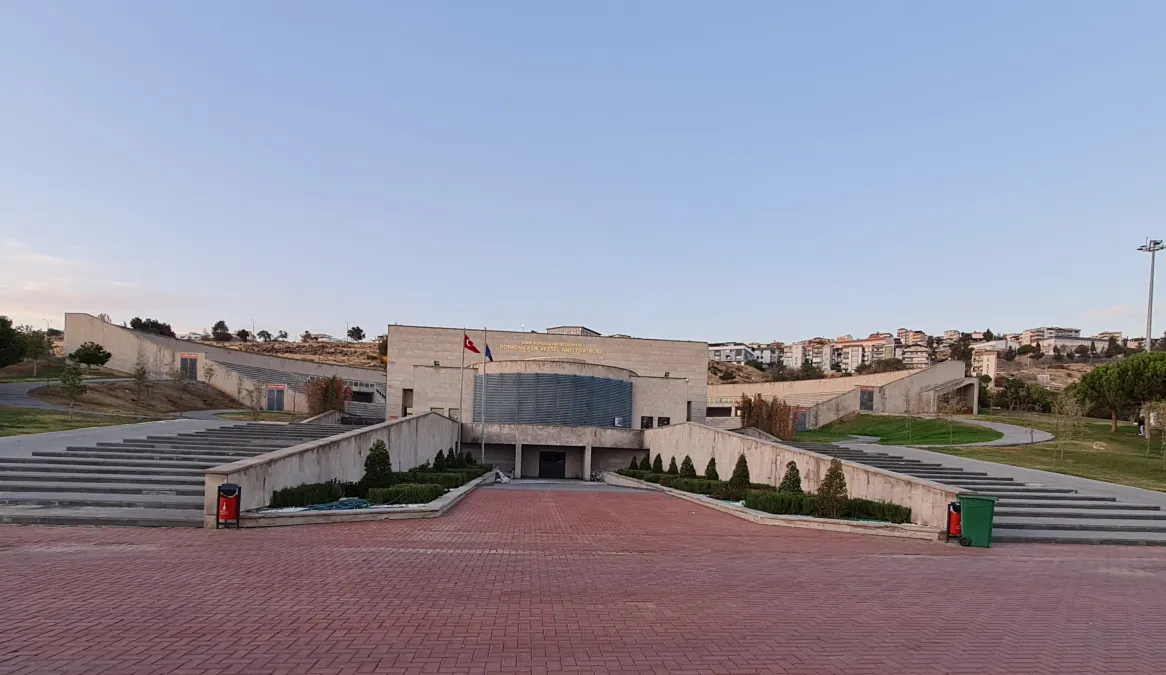 Bornova Aşık Veysel Açıkhava Tiyatrosu