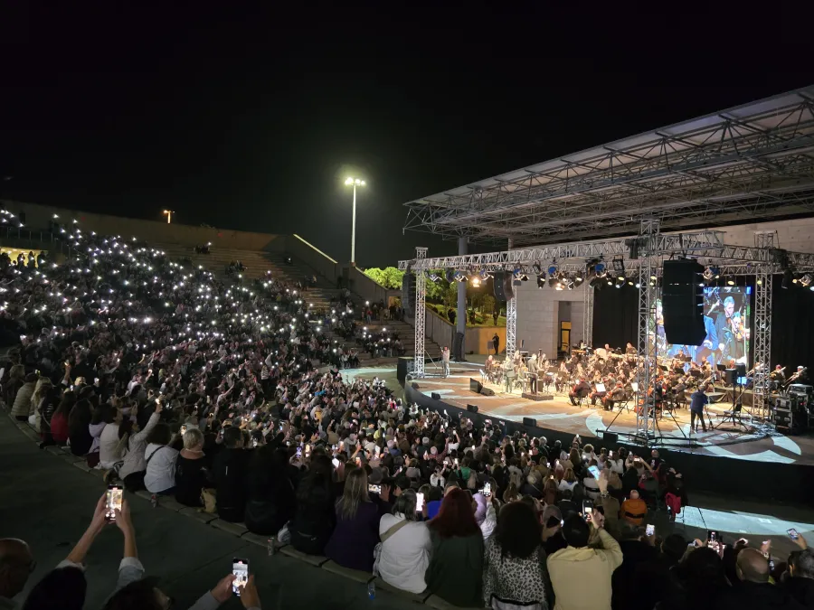 Bornova Aşık Veysel Açıkhava Tiyatrosu