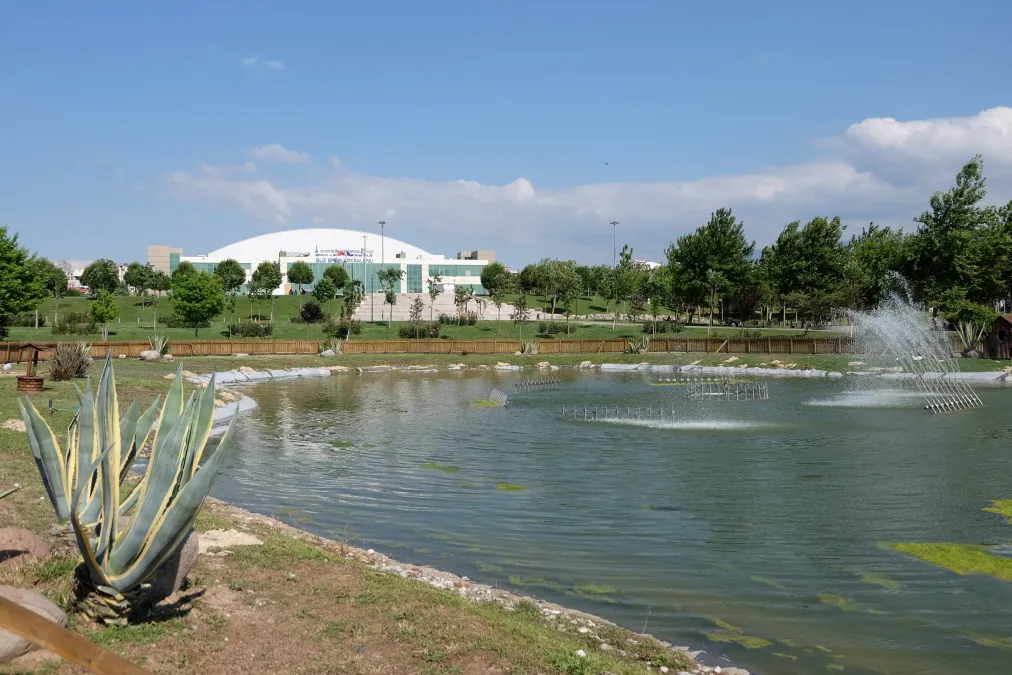 Bornova Aşık Veysel Açıkhava Tiyatrosu