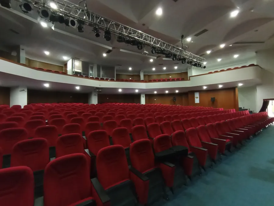 Yenimahalle Bld.4 Mevsim Tiyatro Salonu